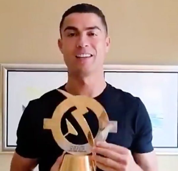 C罗被葡超官方评为GOAT！本东说念主未到场领奖 发视频致谢：我无比自重