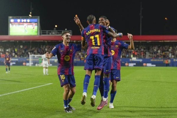 6-0, 西甲惨案! 3场轰18球, 巴萨保执不败, 皇马高居榜首
