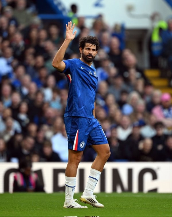 依旧盛世好意思颜！37岁迭戈-科斯塔重回蓝桥，体格对比阿扎尔奈何？