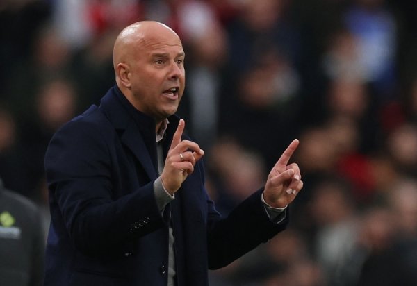 回声报：由于斯洛特上赛季夺冠有功，利物浦高层不会研讨解任他