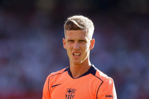 马卡报：卡萨多赛前热身时体魄不适，奥尔莫临时被调治入首发