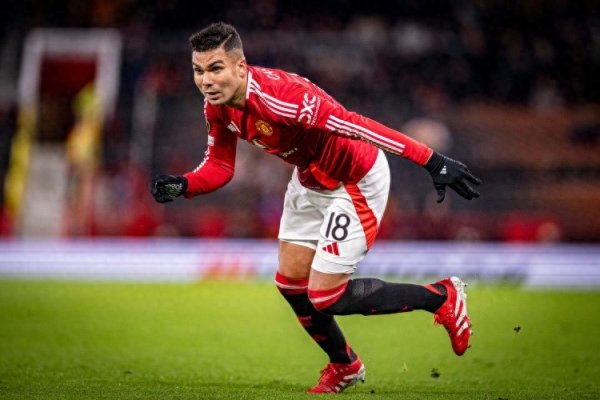 鲁尼月旦卡塞米罗染红: 关于一位教学丰富的球员来说, 这太愚蠢了