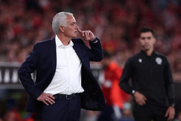 穆里尼奥智商下滑 刚回葡超就与裁判杠上了 主场踢弱旅丢分真拉跨