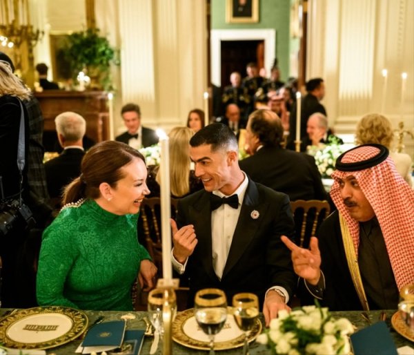 特朗普幕僚：我一驱动没认出C罗，孩子说他然而ins粉丝最多的东说念主！