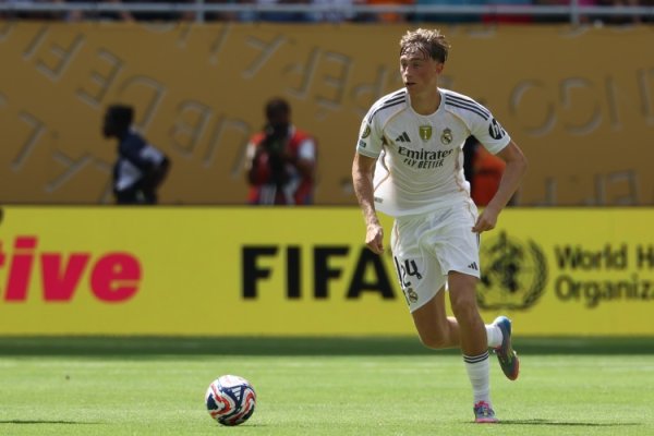 记者：赫伊森缺席原因是左大腿肌肉超负荷